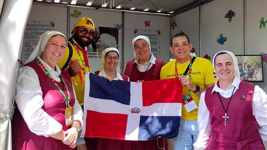 Las Reparadoras con peregrinos de la República Dominicana JMJ Portugal