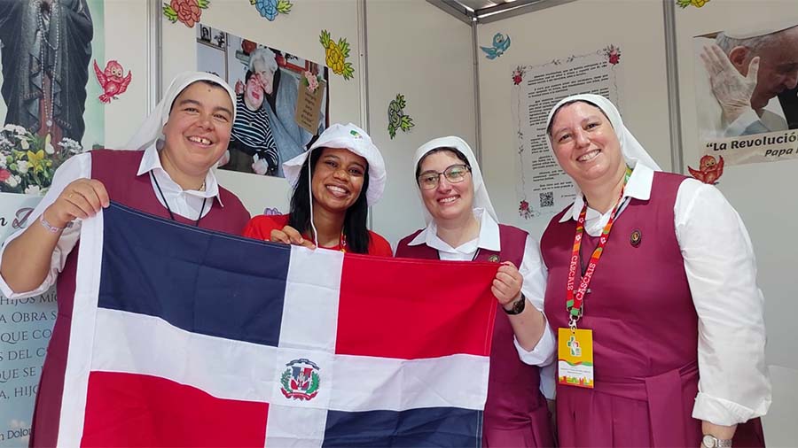 República Dominicana con las Hermanas Reparadoras de la Virgen de los Dolores en la JMJ de Portugal