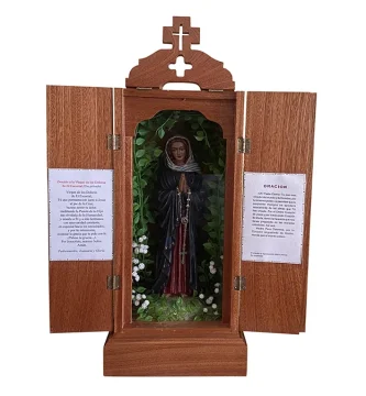 La Virgen de los Dolores va de casa en casa en su capillita