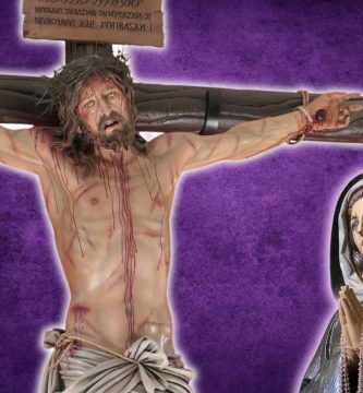 Cristo en la Cruz y su Madre la Virgen María