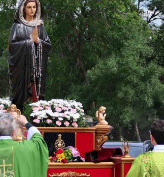 Bendición de la Virgen en la misa del primer sábado de julio del 2025