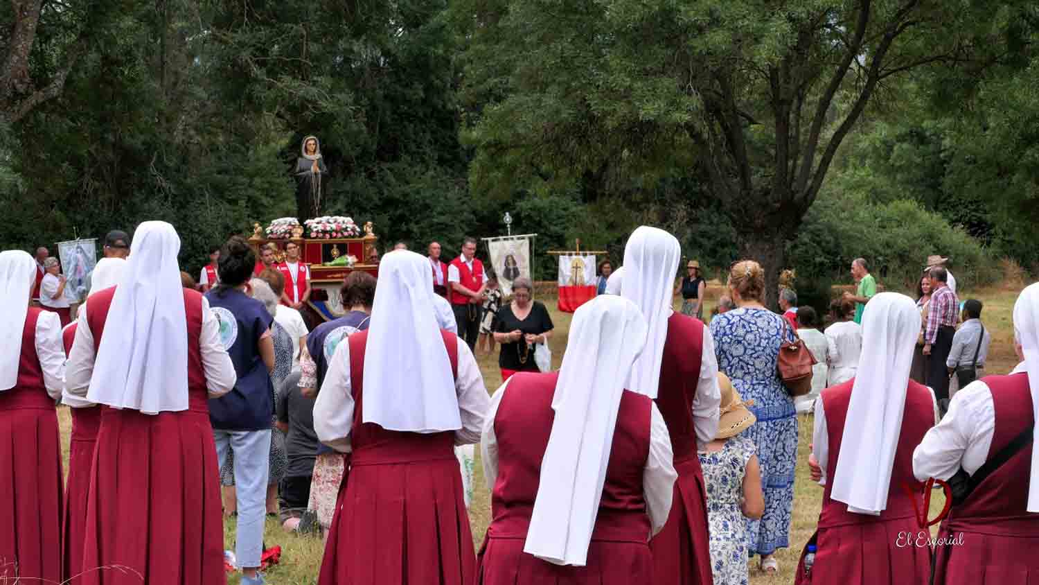 Reparadoras rezando a la Virgen en el primer sábado del mes de agosto del 2025