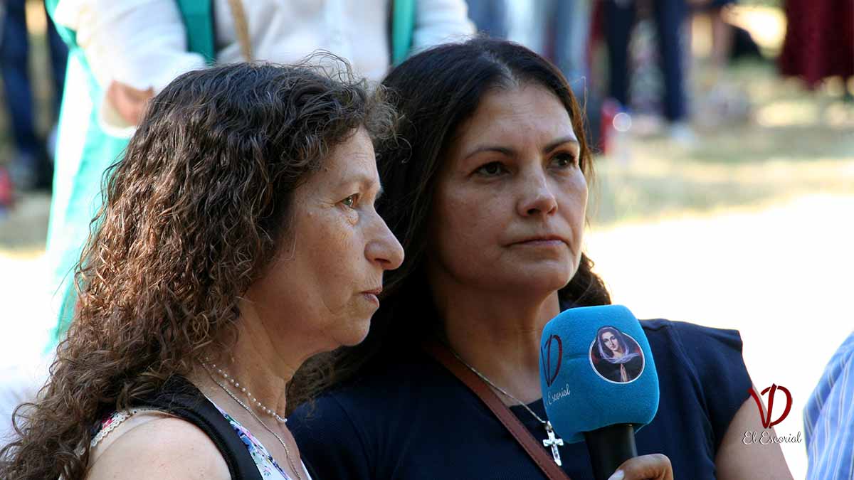 Peregrinos portugueses rezando el tercer misterio del rosario en julio del 2026
